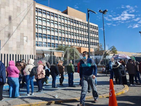 Hospital Morelos del IMSS, rebasado por filas para citas médicas de 2026