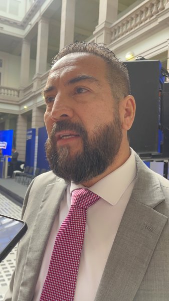 A favor constructores del incremento del ISN