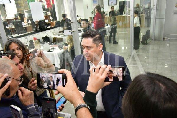 Expertos en montajes, debemos exigir con IP  medicinas en el IMSS, no puestos de aguas frescas: Alfredo Chávez