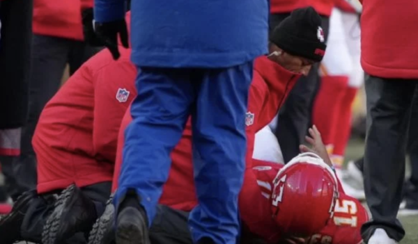 Patrick Mahomes se somete a cirugía de ligamento cruzado anterior