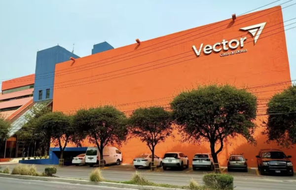 Vector de Alfonso Romo fue quien solicitó revocación de su licencia: CNBV