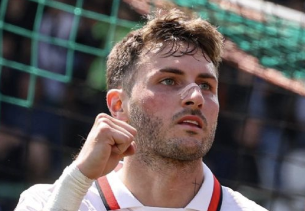 Operan a Santiago Giménez y estará fuera de actividad alrededor de dos meses