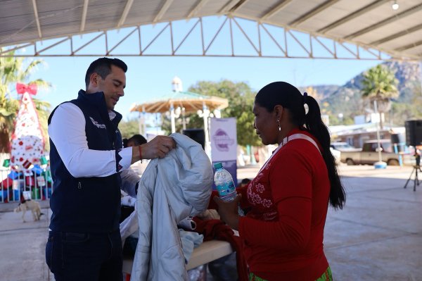 Reparte SPyCI seis toneladas de granos y 300 chamarras en Guazapares