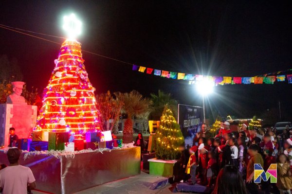 Llega la navidad a Col. Felipe Ángeles de Meoqui con posada para las familias