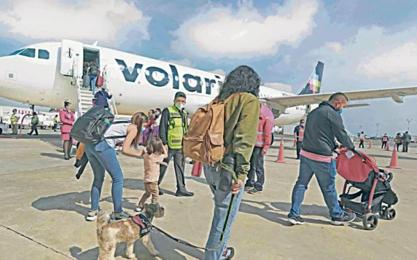 Suben acciones de Volaris tras anuncio de alianza con Viva