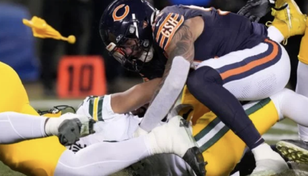 Jordan Love, mariscal de los Packers, abandona el juego tras una conmoción cerebral (Video)