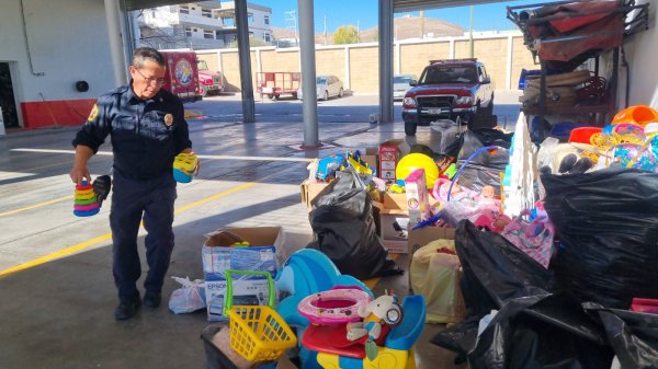 El cuarto Rey Mago eres tú: Bomberos continúan colecta de juguetes hasta el 4 de enero