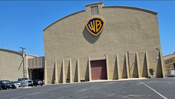 Paramount ajusta oferta sobre Warner con 