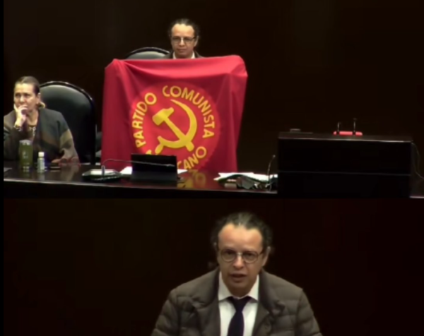 (Video) Diputado morenista genera polémica al alzar bandera comunista en tribuna