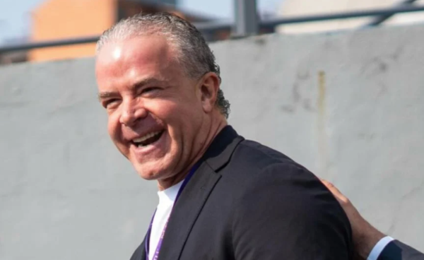 Tribunal confirma suspensión a Raúl Rocha Cantú, dueño de Miss Universo, con la que frena su detención