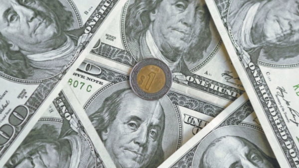 Peso mexicano extiende su avance frente al dólar tras comentarios de funcionarios de la Fed