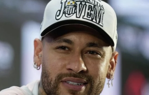 Neymar es operado de la rodilla izquierda y espera llegar al Mundial 2026