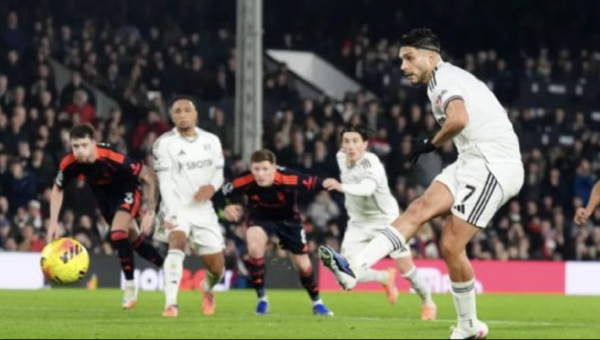 Raúl Jiménez anota de penalti para dar la victoria al Fulham 1-0 sobre el Nottingham Forest (Video)