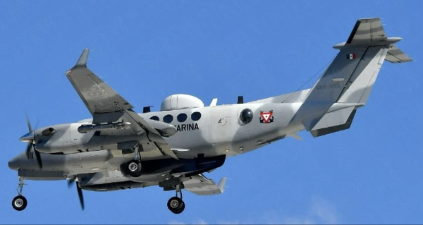Avión de la Marina se estrella en Galveston, Texas