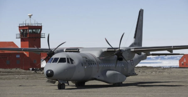 Marina confirma dos muertos tras accidente de vuelo médico en Galveston, Texas; hay cuatro heridos