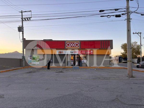 Localizan a un hombre sin vida al interior de una tienda Oxxo