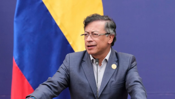 Petro declara emergencia económica ante una 