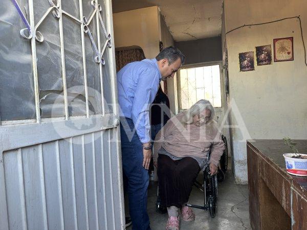 Entrega el alcalde cenas navideñas en la Colonia Crucero