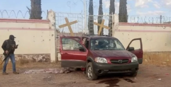 Grupo armado pretendía usar una escuela como campamento; hay dos policías heridos