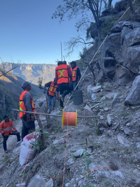 Avanza Estado en la construcción de caminos en Urique y Chínipas