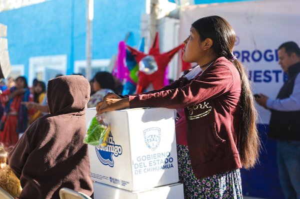 Reparte SPyCI 350 paquetes alimentarios en asentamientos indígenas de la capital