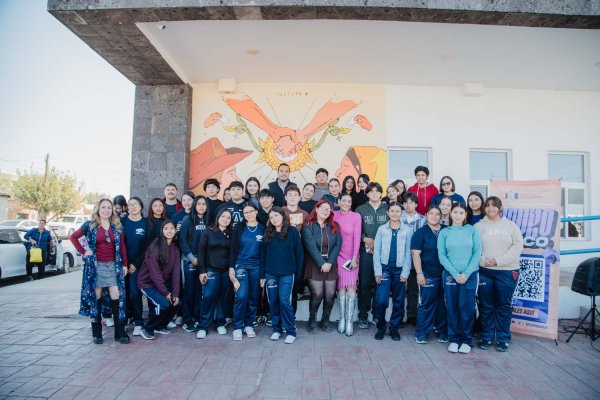 Felicita Jorge Aldana al IEE por acciones de participación ciudadana durante la revelación del mural “El vuelo” en la Biblioteca Gomez Morin