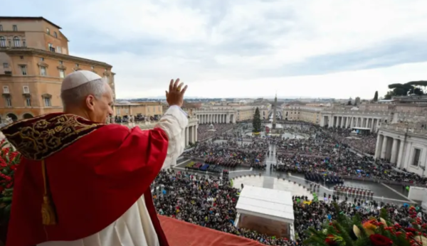Papa León XVI pide la paz mundial en la bendición 'Urbi et Orbi'; insta a líderes políticos a trabajar por la reconciliación
