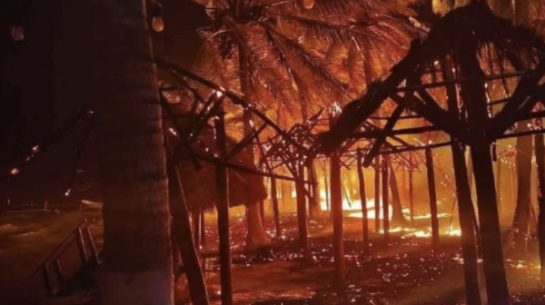Incendio presuntamente provocado consume 250 palapas en Mahahual
