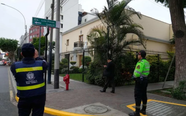 Perú refuerza vigilancia a embajada de México que asila a exministra condenada por conspiración