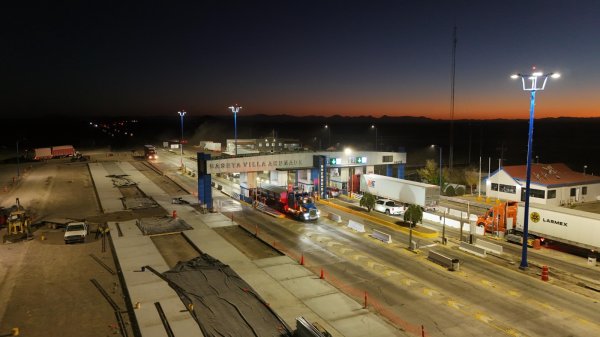 Moderniza Gobierno del Estado iluminación en la caseta de cobro de Villa Ahumada