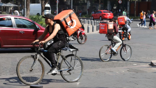 Casi 19,000 pesos deberán alcanzar los trabajadores de apps en 2026 para ser asegurados al IMSS