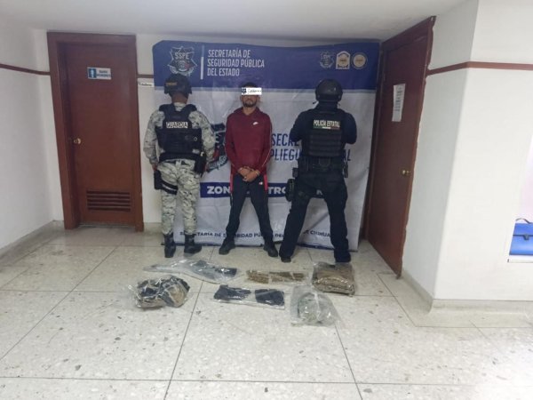 Asegura SSPE y Guardia Nacional arma y droga en la carretera Aldama–Ojinaga