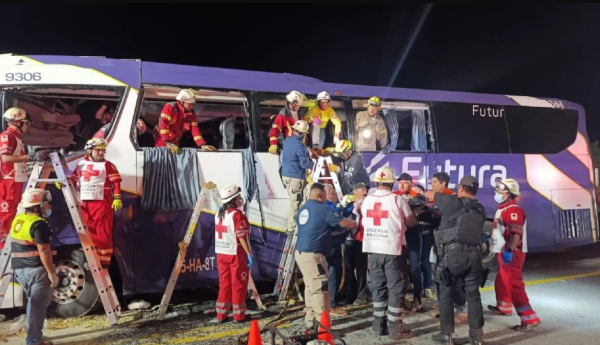 Autobús choca contra un tráiler en Tamaulipas; hay 36 lesionados y dos fallecidos