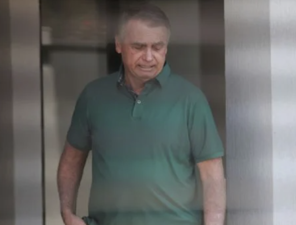 Bolsonaro se somete a otra intervención médica para tratar su crisis de hipo