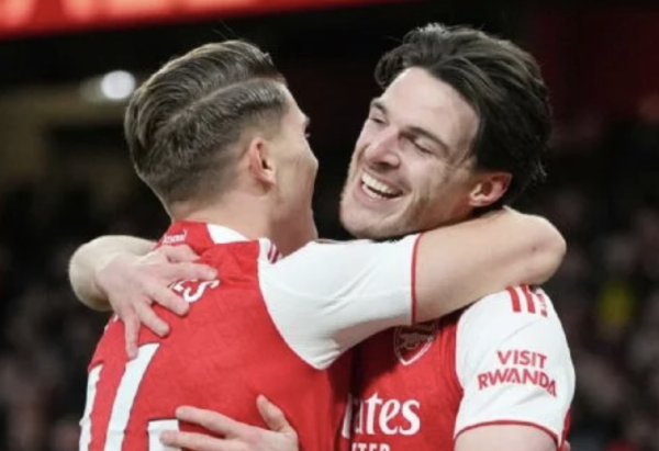 Arsenal se mantiene en la cima, Man City presiona y Liverpool continúa su resurgimiento