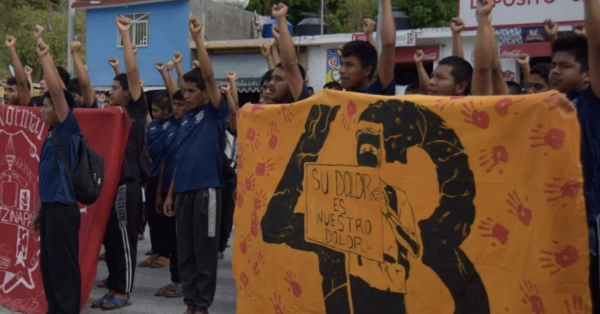 Manifestantes exigen respuestas para los padres de los 43 de Ayotzinapa a 136 meses de su desaparición