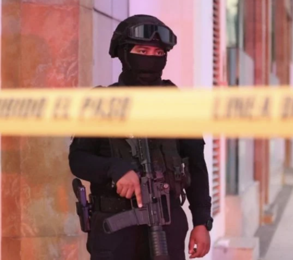 Incendian dos bares en Chiapas; hay al menos tres vehículos afectados