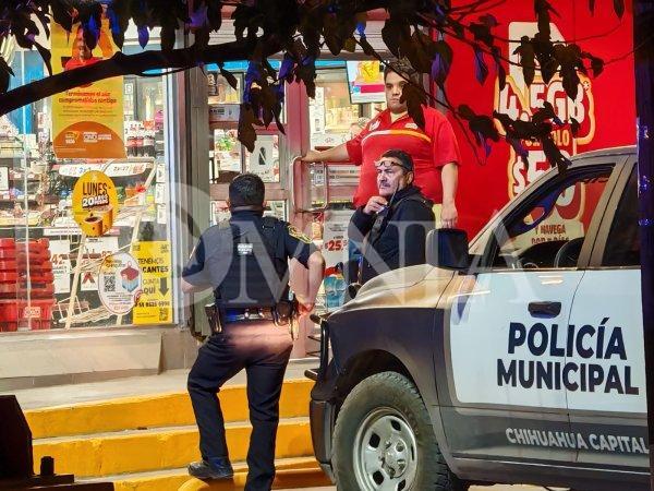 Asalto a mano armada en OXXO de la colonia Guadalupe moviliza a la Policía Municipal
