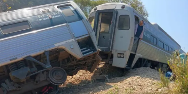 FGR inicia investigación por descarrilamiento del tren Interoceánico; reportan 15 heridos