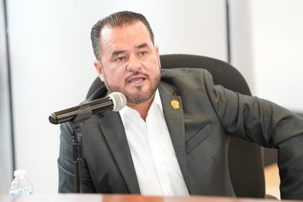 Óscar Avitia califica de “pirotecnia política” la propuesta de remoción de Marx Arriaga de la SEP