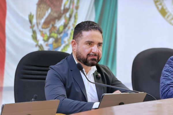 Por adoctrinamiento ideológico, Francisco Sánchez exige separar a Marx Arriaga de la SEP