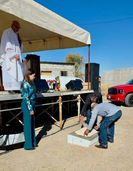 Colocan primera piedra del Templo de la Sagrada Familia en Meoqui