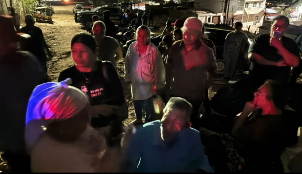 En Culiacán elementos de la Fiscalía desalojan a desplazados por violencia de guerra del narco