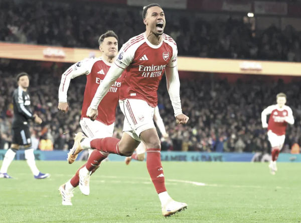 Arsenal cierra el año en el liderato de la Premier League