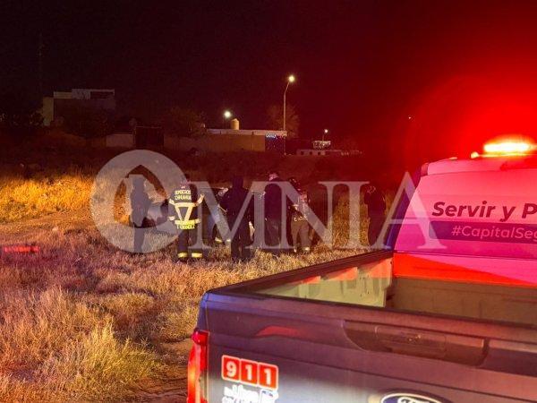 Bomberos sofocan incendio de auto abandonado en avenida Los Nogales