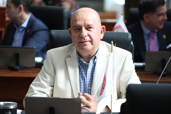 PRIAN mantiene atraco a Chihuahuenses y vota a favor uno de los derechos vehiculares más altos del país: Cuauhtémoc Estrada