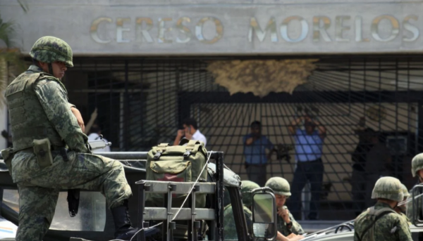 Detienen a adulta mayor en penal de Atlacholoaya por presunto intento de ingresar celulares