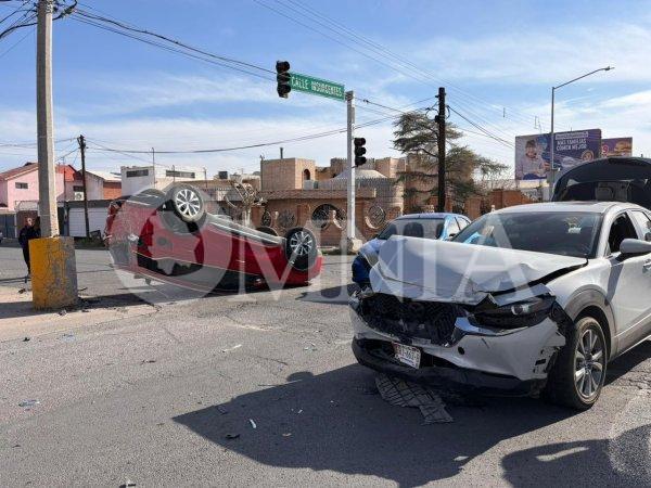 Volcadura tras choque en San Felipe deja solo daños materiales