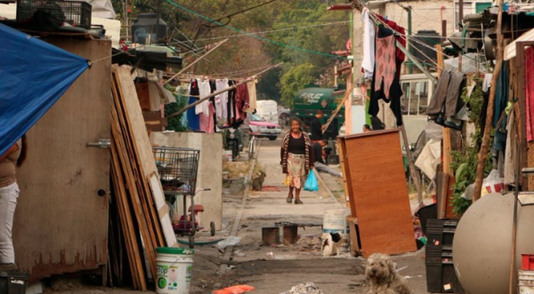 Al menos siete de cada 10 personas por debajo de línea de pobreza en México no logran superar su condición: estudio