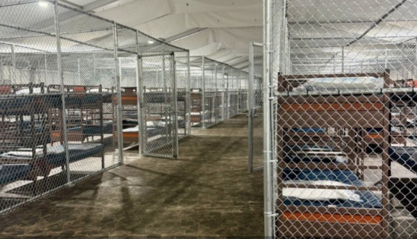 Trump inaugura el centro de detención de migrantes 